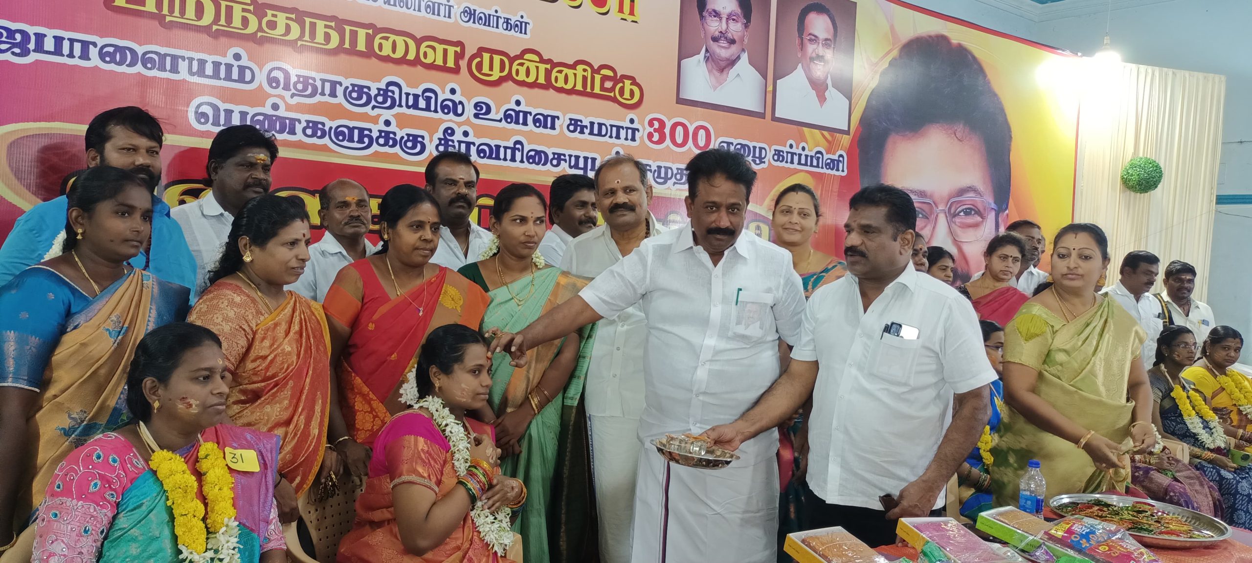 மாண்புமிகு தமிழ்நாடு துணை முதலமைச்சர்  அவர்களின் பிறந்த நாளை முன்னிட்டு இராஜபாளையம் தொகுதியில் 300 ஏழை எளிய கர்ப்பிணி பெண்களுக்கு சீர்வரிசையுடன் வளைகாப்பு நிகழ்ச்சி நமது மக்கள் MLA S.தங்கப்பாண்டியன் அவர்கள் தலைமையில்  சிறப்பாக நடைபெற்றது.