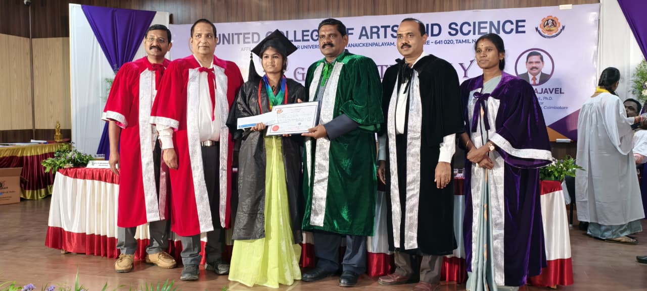 யுனைடெட் கலை மற்றும் அறிவியல் கல்லூரியின் 2வது பட்டமளிப்பு விழாபாரதியார் பல்கலைக்கழகத்தின் பதிவாளர் முனைவர் இராஜவேல்271 மாணவர்களுக்கு பட்டங்களை வழங்கினார்