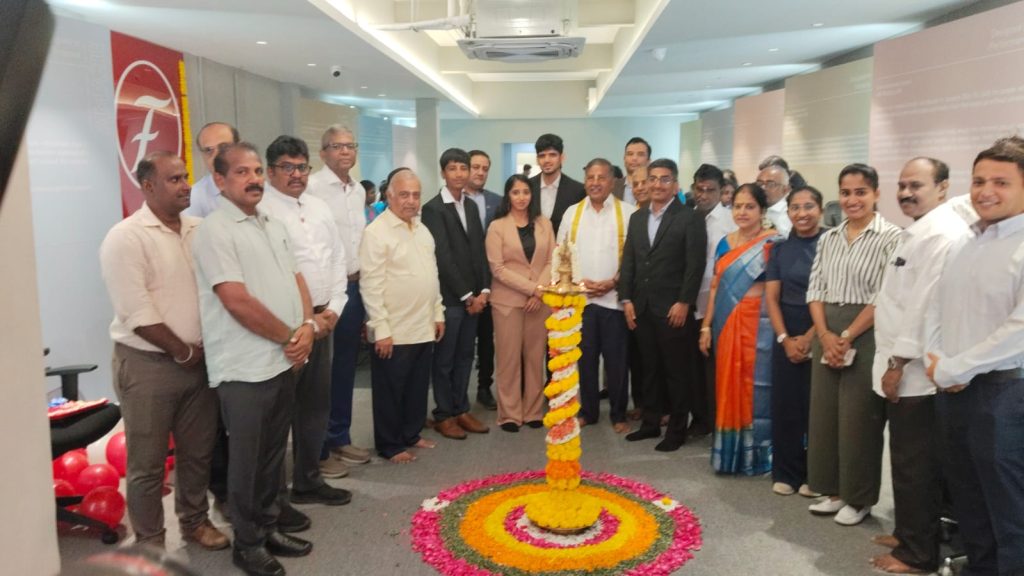 தமிழ்நாட்டில் உள்ள மதுரையில் 5,500 சதுர அடி பரப்பளவிலான ‘எக்ஸ்பீரியன்ஸ் சென்டரை ஃபெதர்லைட் திறந்து வைத்துள்ளது.
