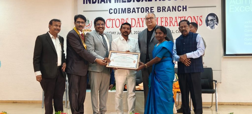 இந்திய மருத்துவச் சங்கத்தின் கோவை கிளை சார்பில் மருத்துவர்கள் தின விழா கோவை ஆர் எஸ் புரம் பகுதியில் உள்ள, ஐ.எம்.ஏ அரங்கில் நடைபெற்றது.